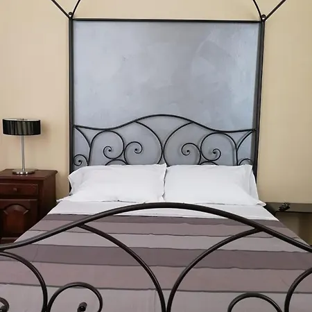 Dimora Castello Dei Conti Bed and Breakfast Trinità